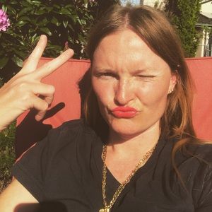 Meet your Posher, Constance